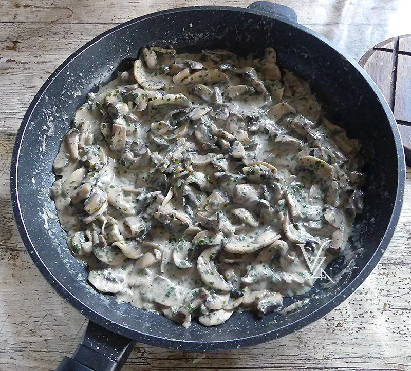 Tourte aux champignons et magrets de canard fumés étape2